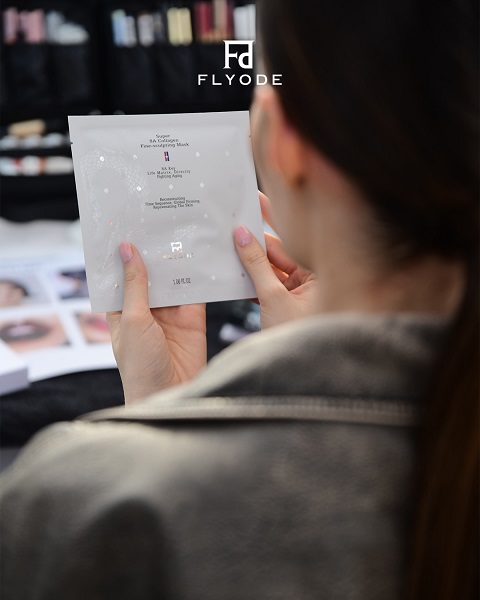 Makeup artist using Flyode mask